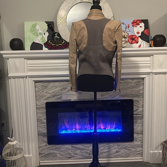 CUT25 BY YIGAL AZROUËL size4
Asymmetrical Leather Jacket. - Picture 2 of 9